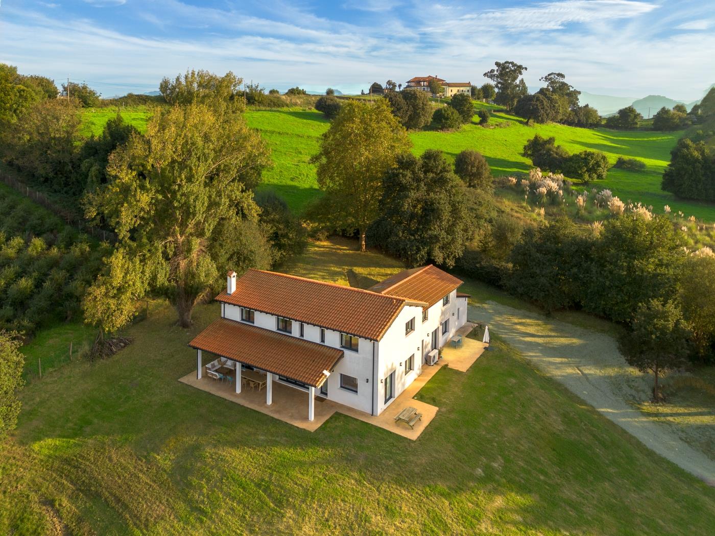 Vista aérea de la casa con el porche